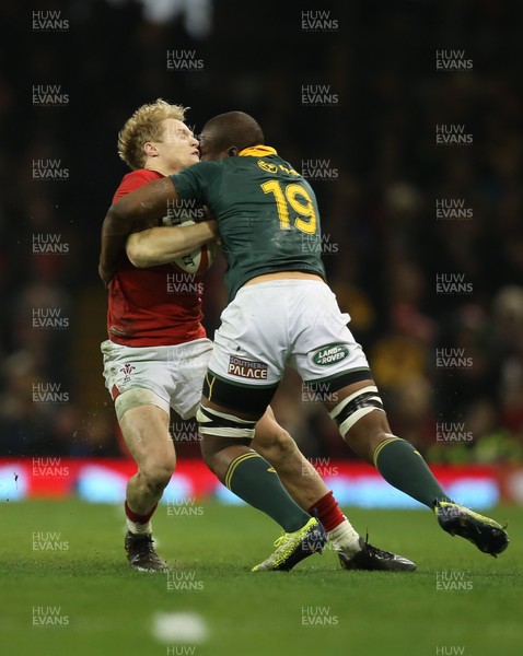 021217 - Wales v South Africa, 2017 Under Armour Autumn Series - Aled Davies of Wales takes on Oupa Mohoje of South Africa