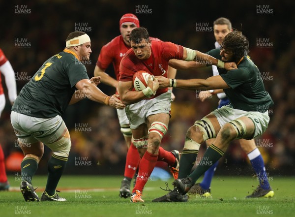 021217 - Wales v South Africa, 2017 Under Armour Autumn Series - Aaron Shingler of Wales takes on Wilco Louw of South Africa and Lood de Jager of South Africa