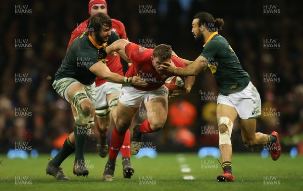 021217 - Wales v South Africa, 2017 Under Armour Autumn Series - Elliot Dee of Wales takes on Lood de Jager of South Africa and Dillyn Leyds of South Africa