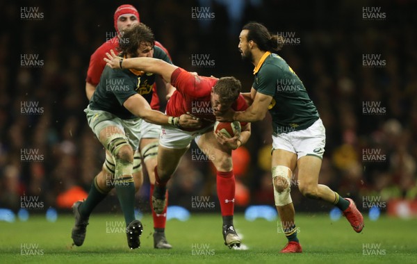 021217 - Wales v South Africa, 2017 Under Armour Autumn Series - Elliot Dee of Wales takes on Lood de Jager of South Africa and Dillyn Leyds of South Africa