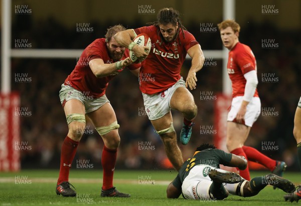 021217 - Wales v South Africa, 2017 Under Armour Autumn Series - Josh Navidi of Wales gets past the tackle from Siya Kolisi of South Africa