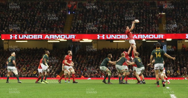 021217 - Wales v South Africa, 2017 Under Armour Autumn Series - Aaron Shingler of Wales wins the line out ball