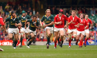 06.11.04 - Wales v South Africa South Africa's Percy Montgomery breaks through to set up his sides second try  