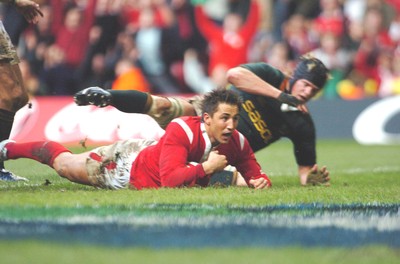 6-11-04. Wales v South Africa. Autumn International.  Wales' Gavin Henson dives over to score try.  