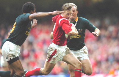 6-11-04. Wales v South Africa. Autumn International.  Wales' Dwayne Peel is caught by Breyton Paulse (left) as he makes break.  