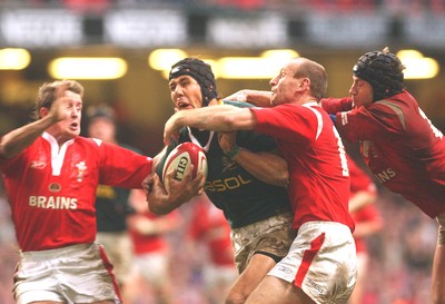 06.11.04 - Wales v South Africa 06.11.04 - Wales v South Africa South Africa's De Wet Barry is held by Gareth Thomas (ctr) as Shane Williams (l) and Hal Luscombe lend support  