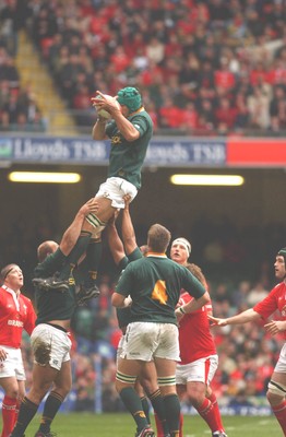 06.11.04 Wales v S.Africa,Cardiff  Victor Matfield wins lineout.  Huw Evans,Cardiff