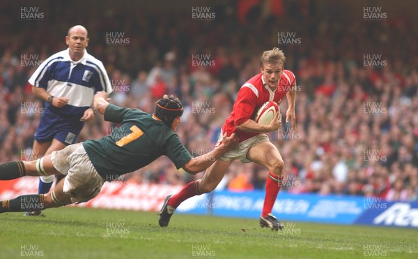 06.11.04 Wales v S.Africa,Cardiff  Wales Dwayne Peel is tackled by Juan Smith  Huw Evans,Cardiff