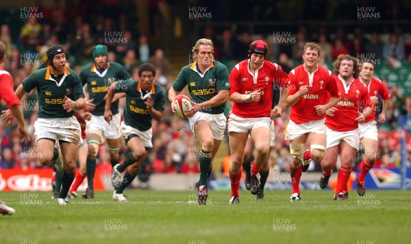 06.11.04 - Wales v South Africa South Africa's Percy Montgomery breaks through to set up his sides second try  