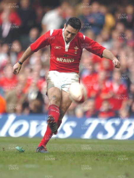 6-11-04. Wales v South Africa. Autumn International.  Wales' Stephen Jones converts try.  