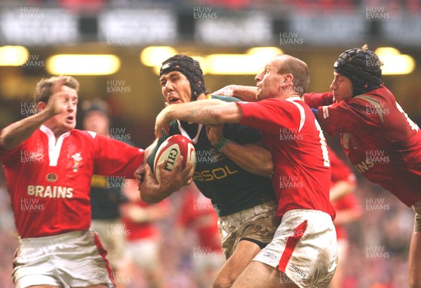06.11.04 - Wales v South Africa 06.11.04 - Wales v South Africa South Africa's De Wet Barry is held by Gareth Thomas (ctr) as Shane Williams (l) and Hal Luscombe lend support  