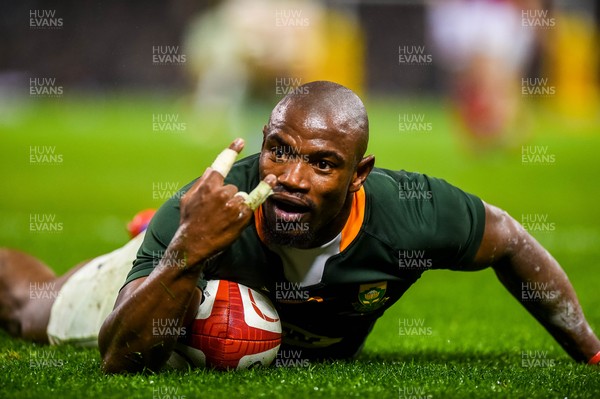 061121 - Wales v South Africa - Autumn Nations Series - Makazole Mapimpi of South Africa�s disallowed try 