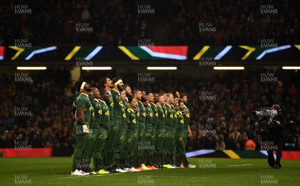 061121 - Wales v South Africa Springboks - Autumn Nations Cup - Siya Kolisi of South Africa and his side line up for the anthems