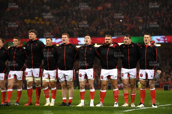 061121 - Wales v South Africa Springboks - Autumn Nations Cup - Dan Biggar, Will Rowlands, Taine Basham, Rhys Carre, Josh Adams, Tomas Francis, Ryan Elias and Jonathan Davies of Wales line up for the anthems
