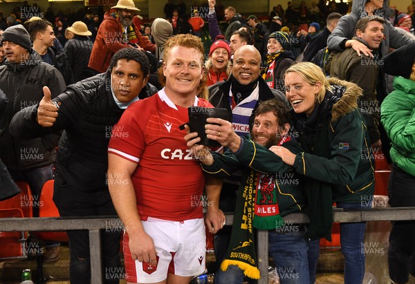 061121 - Wales v South Africa Springboks - Autumn Nations Cup - Bradley Roberts of Wales with family and friends after the game