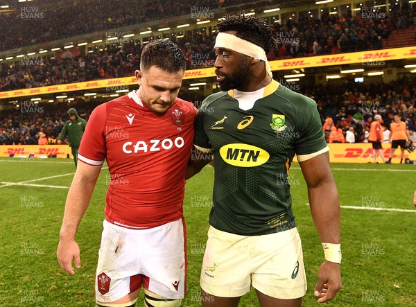 061121 - Wales v South Africa Springboks - Autumn Nations Cup - Ellis Jenkins of Wales and Siya Kolisi of South Africa at the end of the game