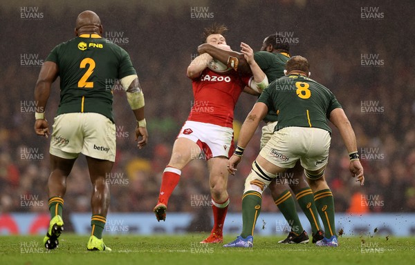 061121 - Wales v South Africa - Autumn Nations Series - Ox Nche of South Africa gets a yellow card for this tackle on Nick Tompkins of Wales