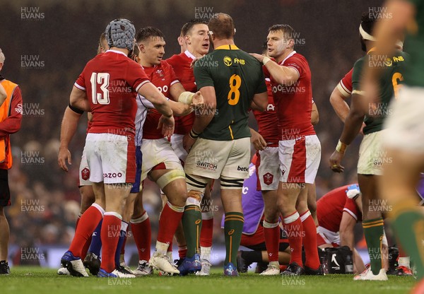 061121 - Wales v South Africa - Autumn Nations Series - Things get heated between Josh Adams of Wales and Duane Vermeulen of South Africa