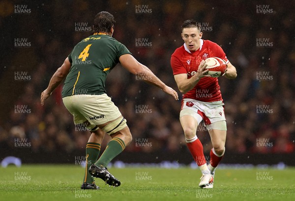 061121 - Wales v South Africa - Autumn Nations Series - Josh Adams of Wales takes on Eben Etzebeth of South Africa