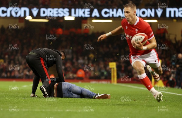 061121 - Wales v South Africa - Autumn Nations Series - Liam Williams of Wales has to step around a pitch invader during the match