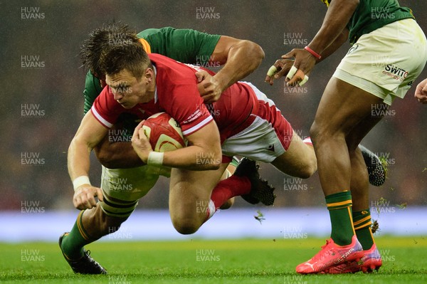 061121 - Wales v South Africa - Autumn Nations Series - Dan Biggar of Wales is tackled by Eben Etzebeth of South Africa