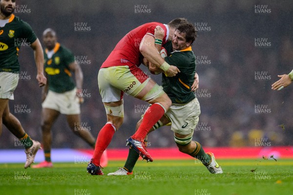 061121 - Wales v South Africa - Autumn Nations Series - Kwagga Smith of South Africa is tackled  by Will Rowlands of Wales