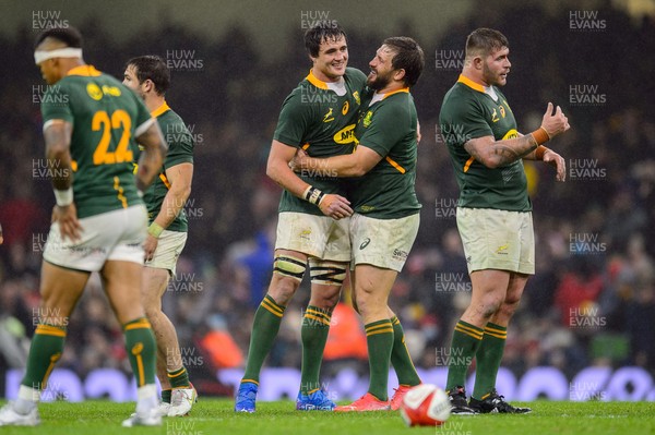 061121 - Wales v South Africa - Autumn Nations Series - South African players celebrate their win