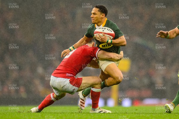 061121 - Wales v South Africa - Autumn Nations Series - Herschel Jantjies of South Africa is tackled by Tomos Williams of Wales