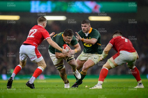 061121 - Wales v South Africa - Autumn Nations Series - Jasper Wiese of South Africa is tackled by Gareth Anscombe of Wales and Taine Basham of Wales