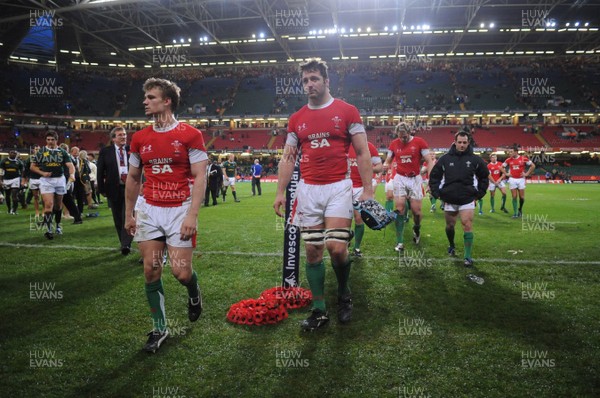 08.11.08 - Wales v South Africa - Invesco Perpetual Series 2008 - Wales' Dwayne Peel and Ian Gough look dejected as they leave the field. 