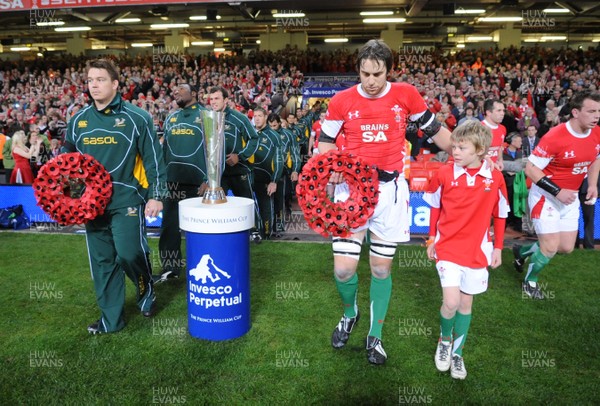 08.11.08 - Wales v South Africa - Invesco Perpetual Series 2008 - South Africa's John Smit and Wales' Ryan Jones leads out their teams. 