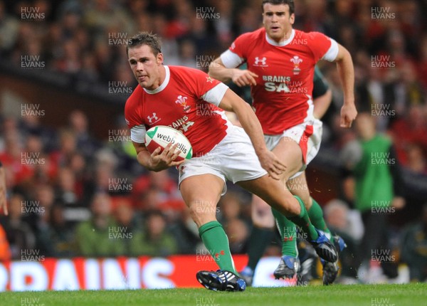 08.11.08 - Wales v South Africa - Invesco Perpetual Series 2008 - Wales' Lee Byrne 