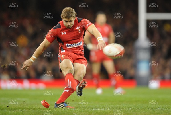 091113 - Wales v South Africa - Dove Men+Care Series -Leigh Halfpenny of Wales kicks at goal