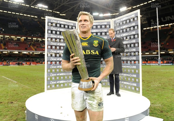 091113  - Wales v South Africa - 2013 Dove Men Series - Jean De Villiers of South Africa with the Prince William Cup