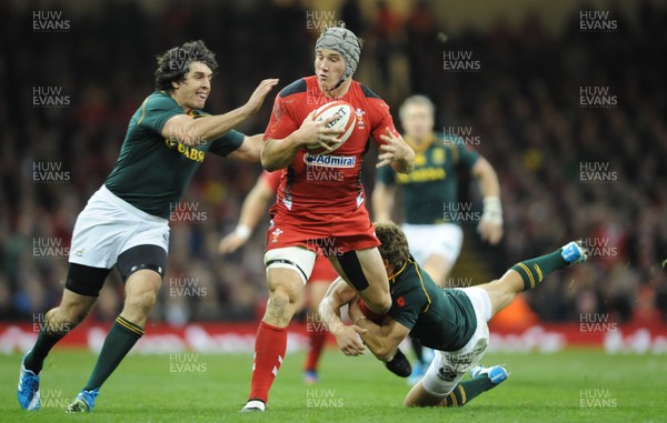 091113 - Wales v South Africa - Dove Men+Care Series -Jonathan Davies of Wales is tackled by Pat Lambie of South Africa