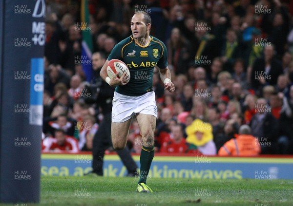 091113 Wales v South Africa…SAfrica's Fourie Du Preez scores try