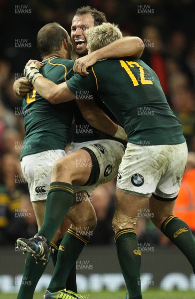 091113 - Wales v South Africa, Dove Mens Autumn Series - South Africa's Bismarck du Plessis celebrates with try scorer Fourie du Preez and Jean de Villiers after try