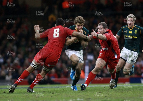 091113 - Wales v South Africa - Dove Men+Care Series - South Africa's l Pat Lambie is tackled by Wales' Toby Faletau(8) and Paul James