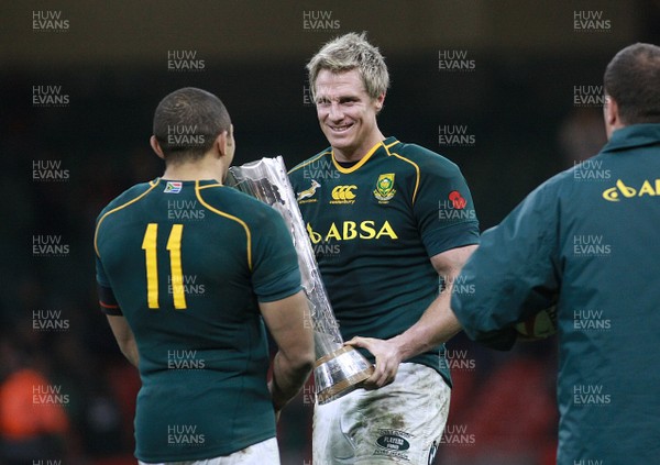 091113 - Wales v South Africa - Dove Men+Care Series - South Africa's Jean De Villiers celebrates with Bryan Habana 