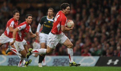 13.11.10 - Wales v South Africa - Invesco Perpetual Series 2010 - George North of Wales runs in to score try. 