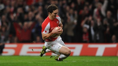 13.11.10 - Wales v South Africa - Invesco Perpetual Series 2010 - George North of Wales runs in to score try. 