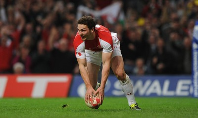 13.11.10 - Wales v South Africa - Invesco Perpetual Series 2010 - George North of Wales runs in to score try. 