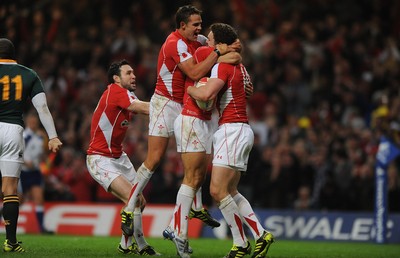 13.11.10 - Wales v South Africa - Invesco Perpetual Series 2010 - George North(R) of Wales celebrates his try with team-mates. 