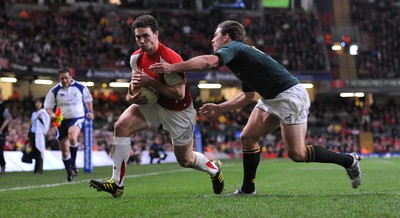 13.11.10 - Wales v South Africa - Invesco Perpetual Series 2010 - George North of Wales beats Francois Steyn of South Africa to score try. 