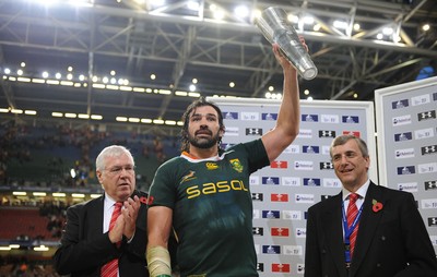 13.11.10 - Wales v South Africa - Invesco Perpetual Series 2010 - Victor Matfield of South Africa lifts the Prince William Cup. 