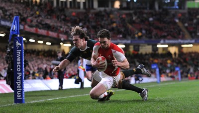 13.11.10 - Wales v South Africa - Invesco Perpetual Series 2010 - George North of Wales beats Francois Steyn of South Africa to score try. 