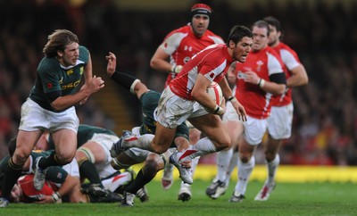 13.11.10 - Wales v South Africa - Invesco Perpetual Series 2010 - James Hook of Wales gets through. 