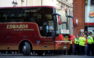 13.11.10 - Wales v South Africa - Invesco Perpetual Series 2010 - Wales team bus arrives. 