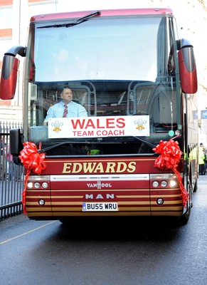 13.11.10 - Wales v South Africa - Invesco Perpetual Series 2010 - Wales team bus arrives. 