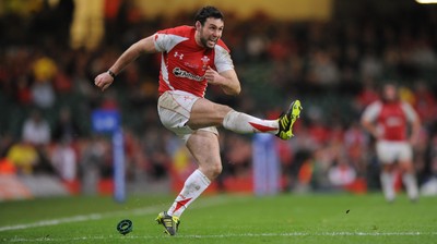 13.11.10 - Wales v South Africa - Invesco Perpetual Series 2010 - Stephen Jones of Wales. 